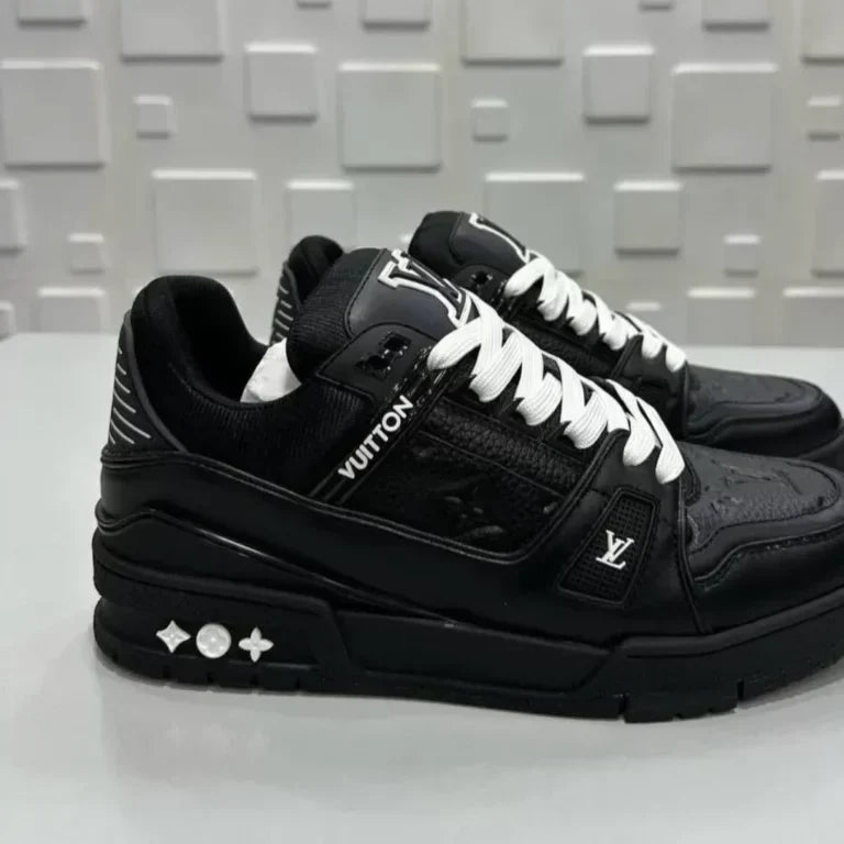 Sneaker ‚All Black‘